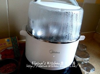 step9: 放入美的早餐機內內蓋上蓋 , 按<蒸 / 煮>功能 , 時間調至35分鐘