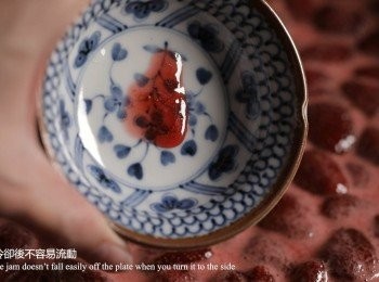 step6: 等到果醬熬煮製冷卻後不容易流動，或是煮到你喜歡的濃稠度後即可裝罐。