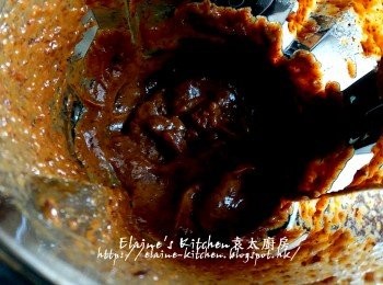 step10: 紅棗放入美的破壁機內 , 蓋上蓋調較1速功能 , 約打分半鐘成紅棗蓉