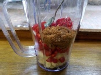 step3: Place the chillies, garlic, lime juice and sugar into the bender