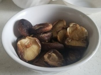 step4: 冬菇浸水去定備用