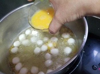 step8: 最後加入已經打散的雞蛋拌勻即可熄火,雞蛋花不要煮太耐才會滑