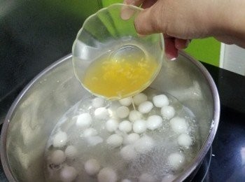 step6: 再倒入酒糟拌勻