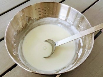 step6: 加入蘿蔔水，攪勻，變成粉漿。