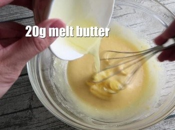 step4: 混合後倒入融化奶油。