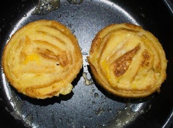 step5: 翻面，另一面也煎出金黄色就好了