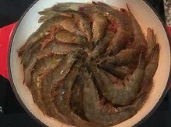 step11: 排上醃好的鮮蝦；