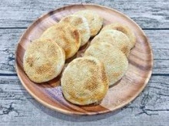 step27: 出烤箱後可馬上享用，但請務必小心燙嘴的蜜糖餡兒。