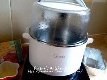 step5: 期間將早餐機按<蒸 / 煮>功能 , 時間調至10分鐘至熱