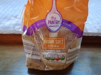 step1: 糖放入煲内