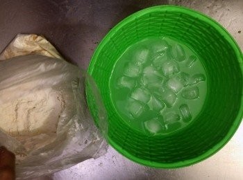 step6: 準備好麵粉、冰水