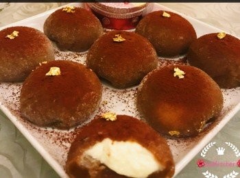 step16: 1）包Tiramisu 餡時，建議每次從冰格取出兩粒，唔好全部攞出室溫， 因為好快會溶
2）食唔哂放雪櫃，食用時攞出黎回溫一下， 皮會回軟， 可放兩至三日。