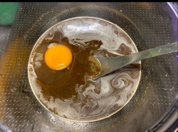 step10: 加入雞蛋。