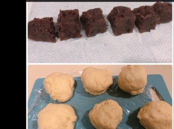 step6: 將豆沙蓉分成6小份；麵糰也分成6小份