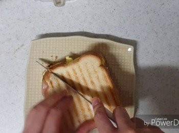 step11: 打斜角切三角形就完成了。