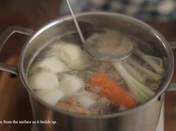 step3: 將泡渣撈除乾淨。