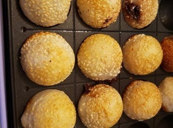 step9: 大約5分鐘后全部鼓起顏色變深黃色即可出爐。開餐啦。