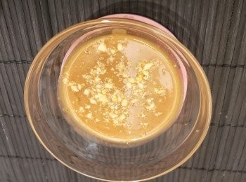 step5: 沙爹醬做法：
碎花生備用，其他材料混合攪勻，將材料放入鑊中，輕微加熱攪勻，可試味是否需要加椰奶或糖，因沙爹醬牌子不同，味道都有分別，攤凍後加上碎花生。