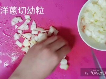 step1: 將洋蔥切幼粒