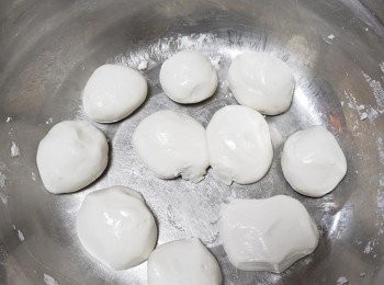 step4: 分割成大小相同的粉團