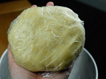 step4: 用保鮮紙包好，放入雪櫃最少一個小時