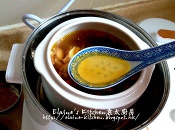 step12: 將雞殼取出起出雞肉 , 雞肉放回湯內拌勻 , 蓋上蓋焗30分鐘即可