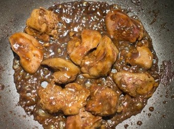 step5: 接著下<span class="group_3">調味料2</span>翻炒一下。