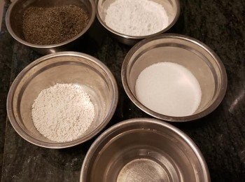 step1: 將所有材料磅好備用