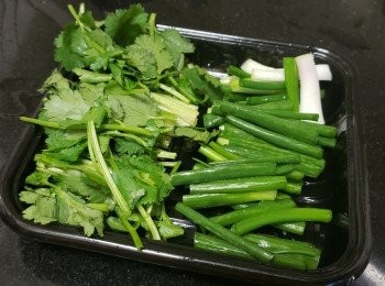 step4: 蔥段，芫茜