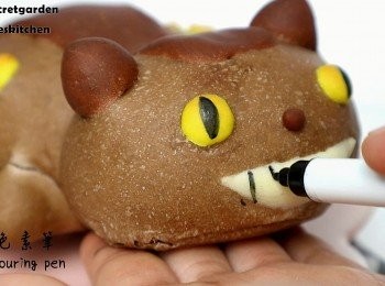 step30: 用黑色色素筆畫上眼睛跟牙齒