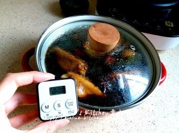 step10: 5分鐘後將所有材料連汁料轉放入另一煲仔內浸焗至入味 (浸的時間越耐越入味 , 不過最少要浸焗1小時)