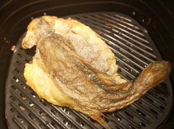 step6: 魚底面香脆即完成。