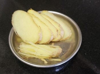 step2: 薑片