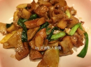 step3: 將巳煲湯的螺肉酸切粒或切片，薑切片，蔥切段備用。