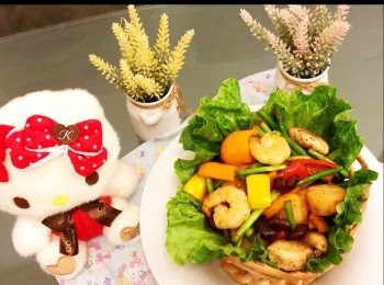 step9: 把所有炒好的<span class="group_1">材料</span>放進麵包籃， 完成。