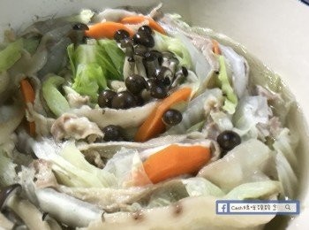 step6: 蔬菜的水會自己跑出來