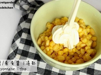 step27: 接下來準備配料, 玉米加上蛋黃醬跟黑胡椒