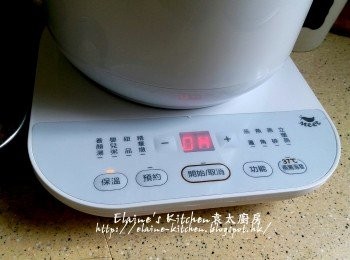 step12: 直至嗶嗶聲響代表燉完 , 會進入保溫模式