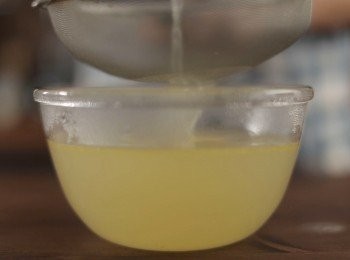 step5: 最後將高湯過濾就完成了喔。