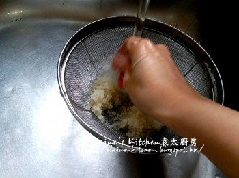 step1: 珍珠米用水沖一沖洗及瀝乾