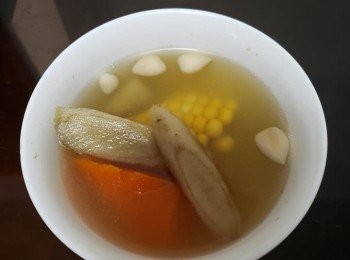 step2: 將所有材料放入3000ml~3500ml水內、大火煲滾5分鍾轉細火煲1.5小時。
