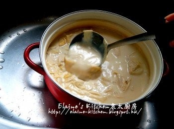 step10: 45分鐘後加入餘下的乾腐竹及腐皮碎拌勻 , 蓋上蓋繼續用慢火煲15分鐘