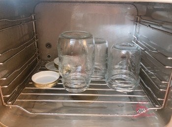 step3: 玻璃樽先用蒸爐100度蒸10分鐘，然後再吹乾；