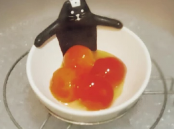 step1: 先把鹹蛋黃蒸熟
