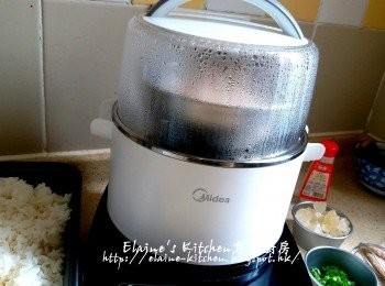 step7: 放入早餐機或蒸鍋內蓋上蓋 , 時間調至20分鐘