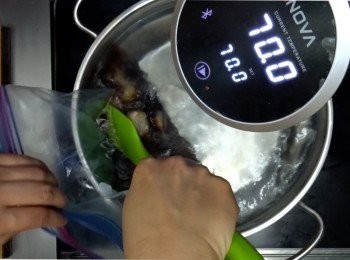 step7: 以70 °C慢煮24小時.