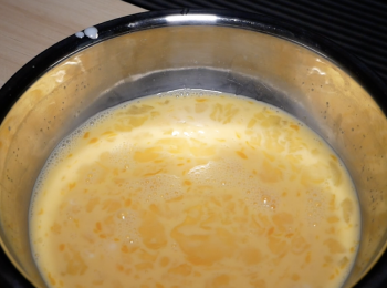 step1: 並將<span class="group_2">蛋液材料</span>混合。