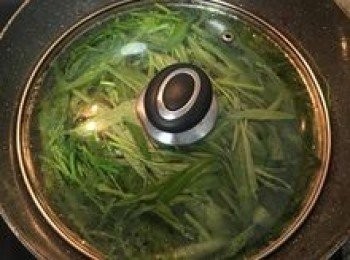 step14: 蓋鍋蓋燜煮一下；