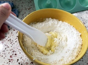 step1: 將Pancake粉倒入蛋中