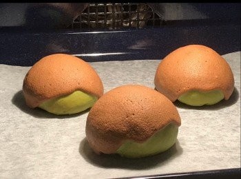 step8: 180度15分鐘
烤焗當中， 見咖啡脆皮已定型， 調低溫度至150度繼續焗下去。
完成。